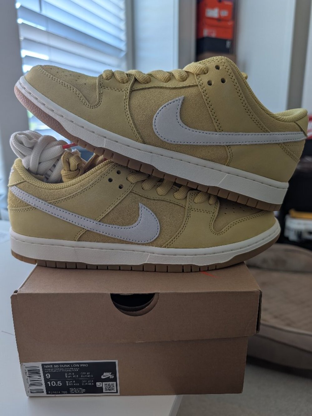 New in Box Nike SB Dunk Low Pro Saturn Gold Men's Size 9 Shoes